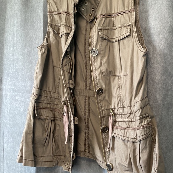 Maurice’s Zip/Button Up Vest - Picture 4 of 5